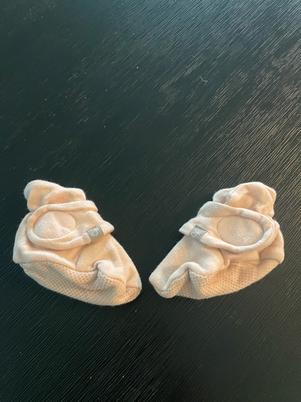 Goumi Kids Stay-On Baby Booties
 - Pink Pair